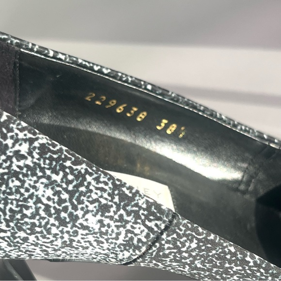 STELLA MCCARTNEY PUMPS/ HEELS SIZE 38.5 NAVY/BLACK PRINTED PUMPS - Picture 7 of 16